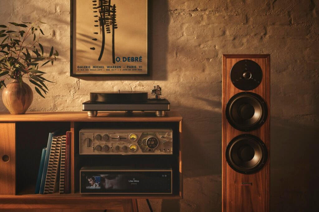 Dynaudio Contour Legacy Room American Walnut