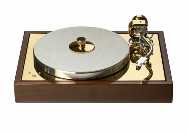 Pro-Ject-The-Classic-Reference in der Ausführung Acacia/Brass