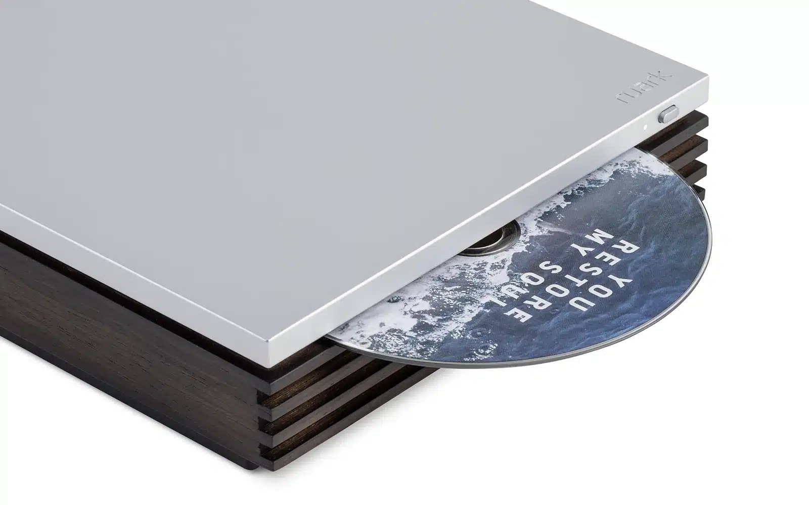 1600x1000_Ruark-Audio_CDebony-mit-CD_angle