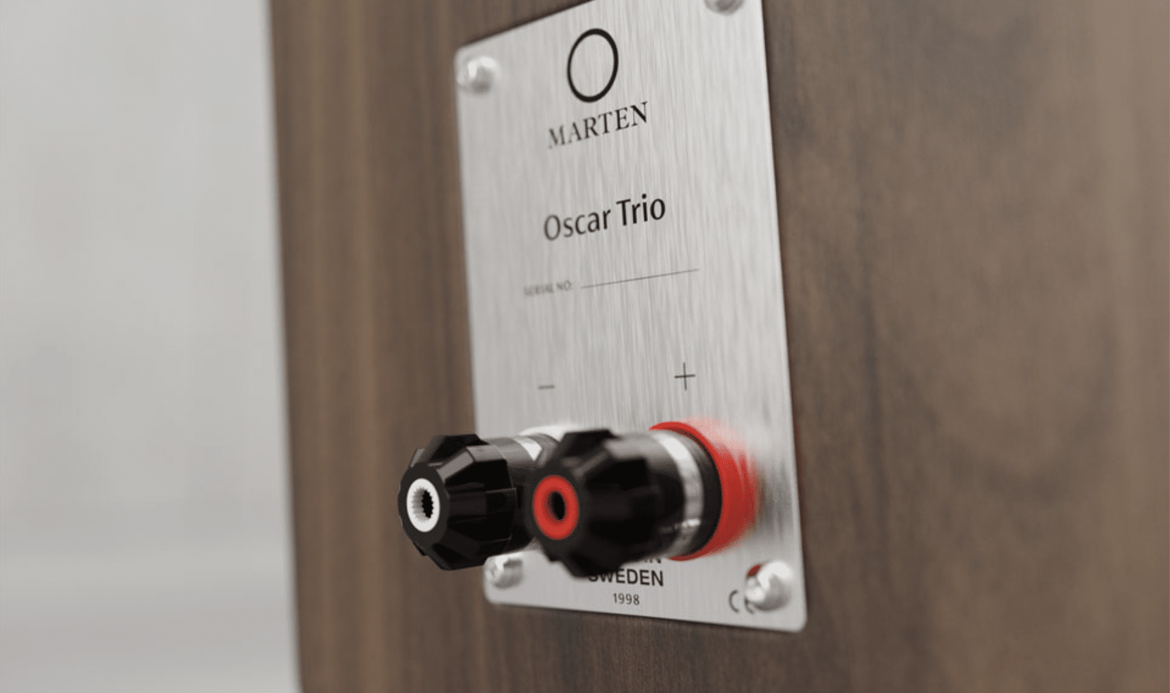 Oscar-Trio-back-lifestyle