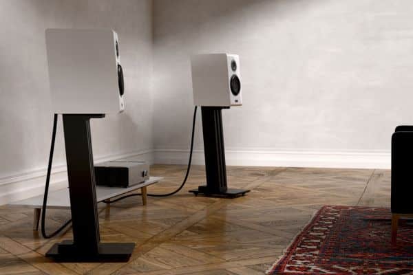 marten-oscar-duo-white lifestyle