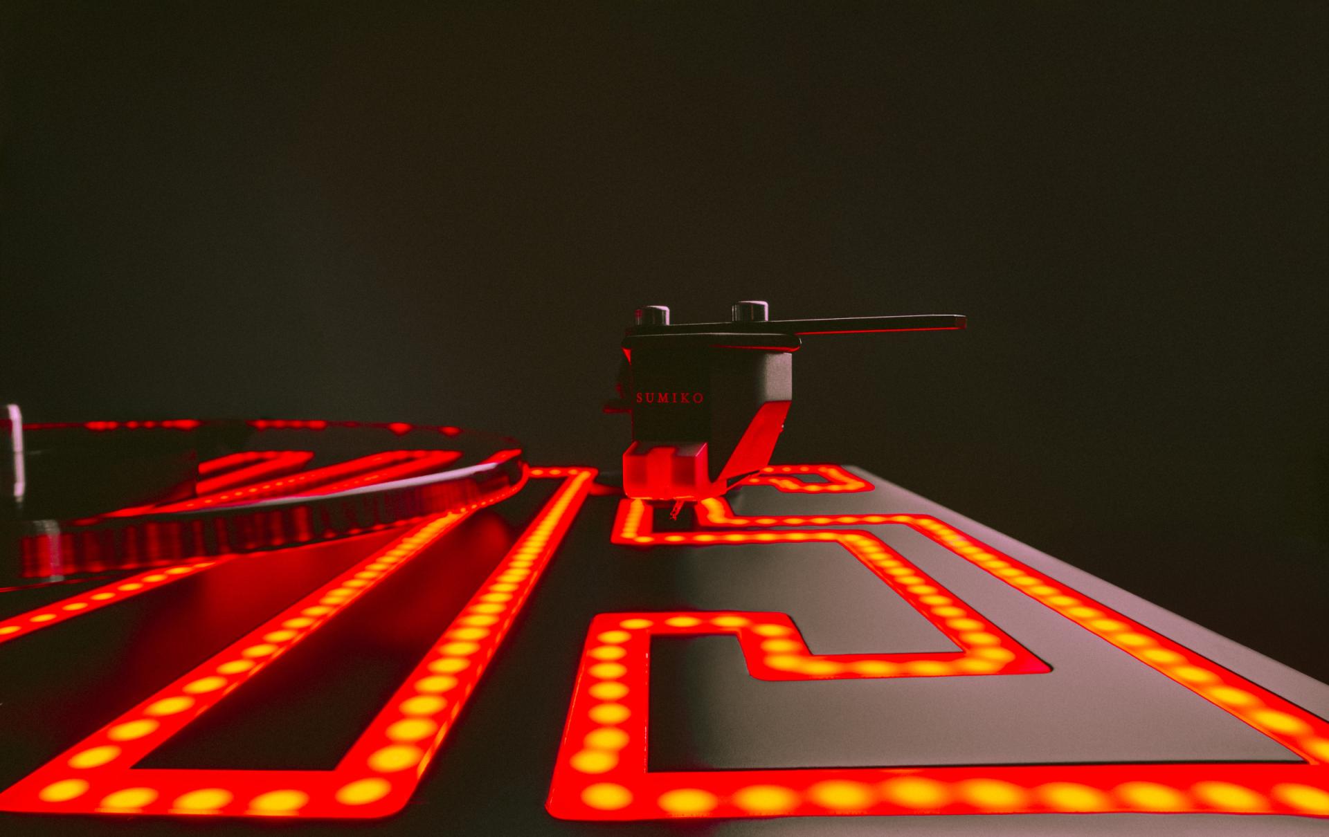 pro-ject-elvis-plattenspieler-limitierte-sonderedition-mit-LED-Beleuchtungt Pro-Ject Elvis Plattenspieler mit LED Beleuchtung