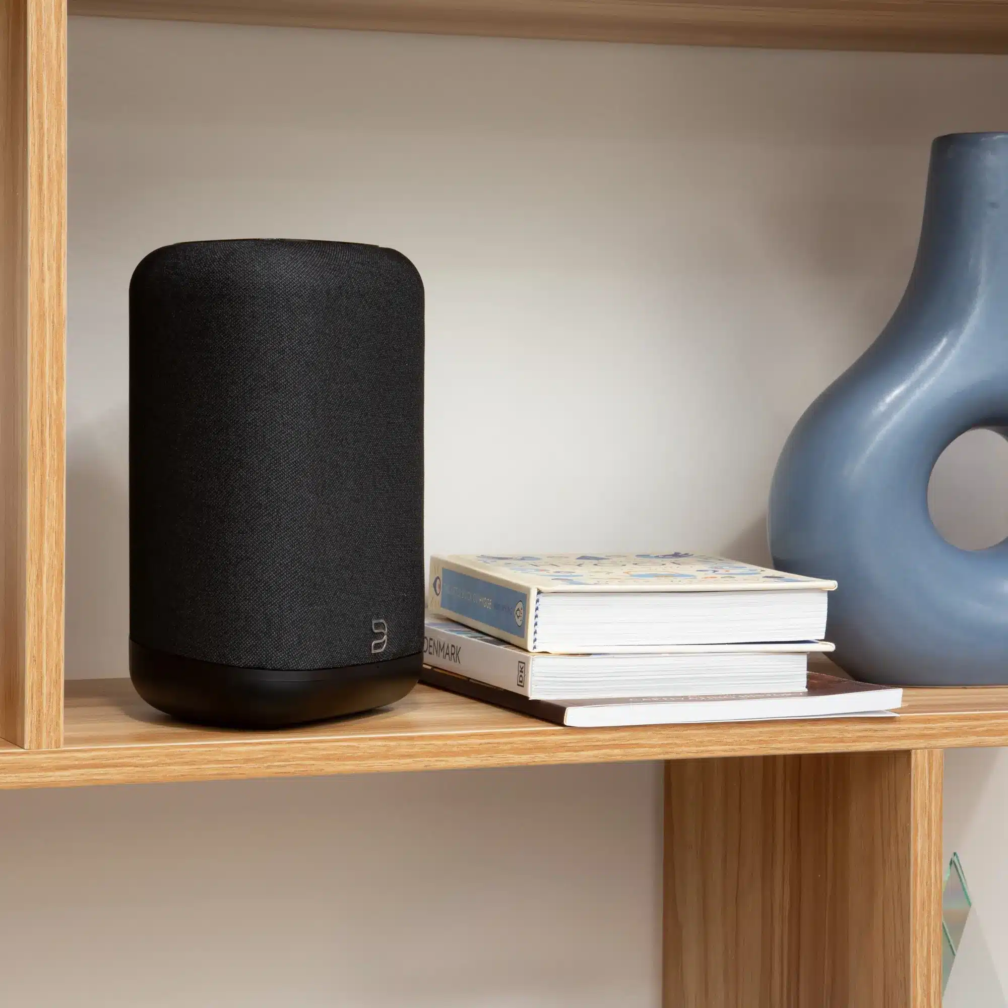 Bluesound_PULSE_FLEX_lifestyle-black