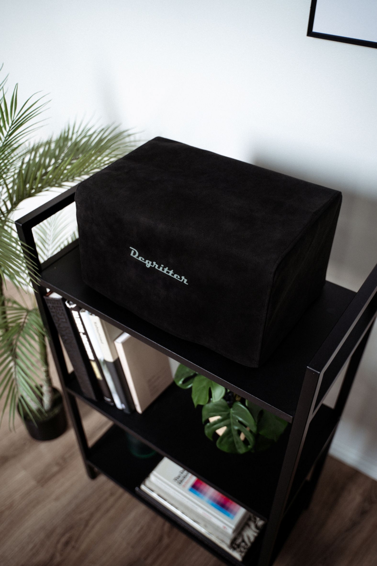 Dust-cover-lifestyle