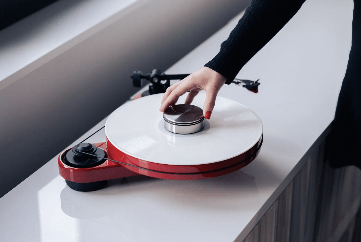 pro-ject-record-puck-DS-grey-lifestyle