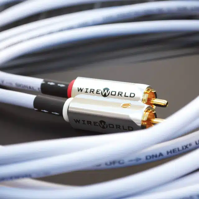 Wireworld Solstice 10 Analog Cable Lifestyle