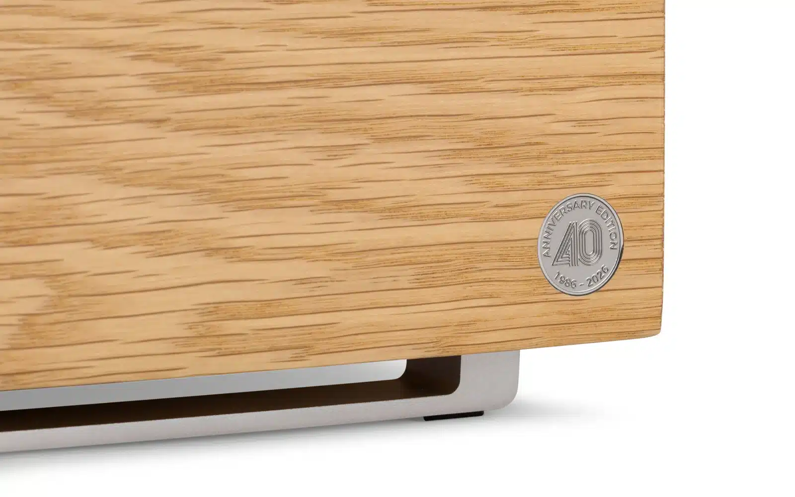 1600x1000_Ruark-Audio_R410Anniversary_detail