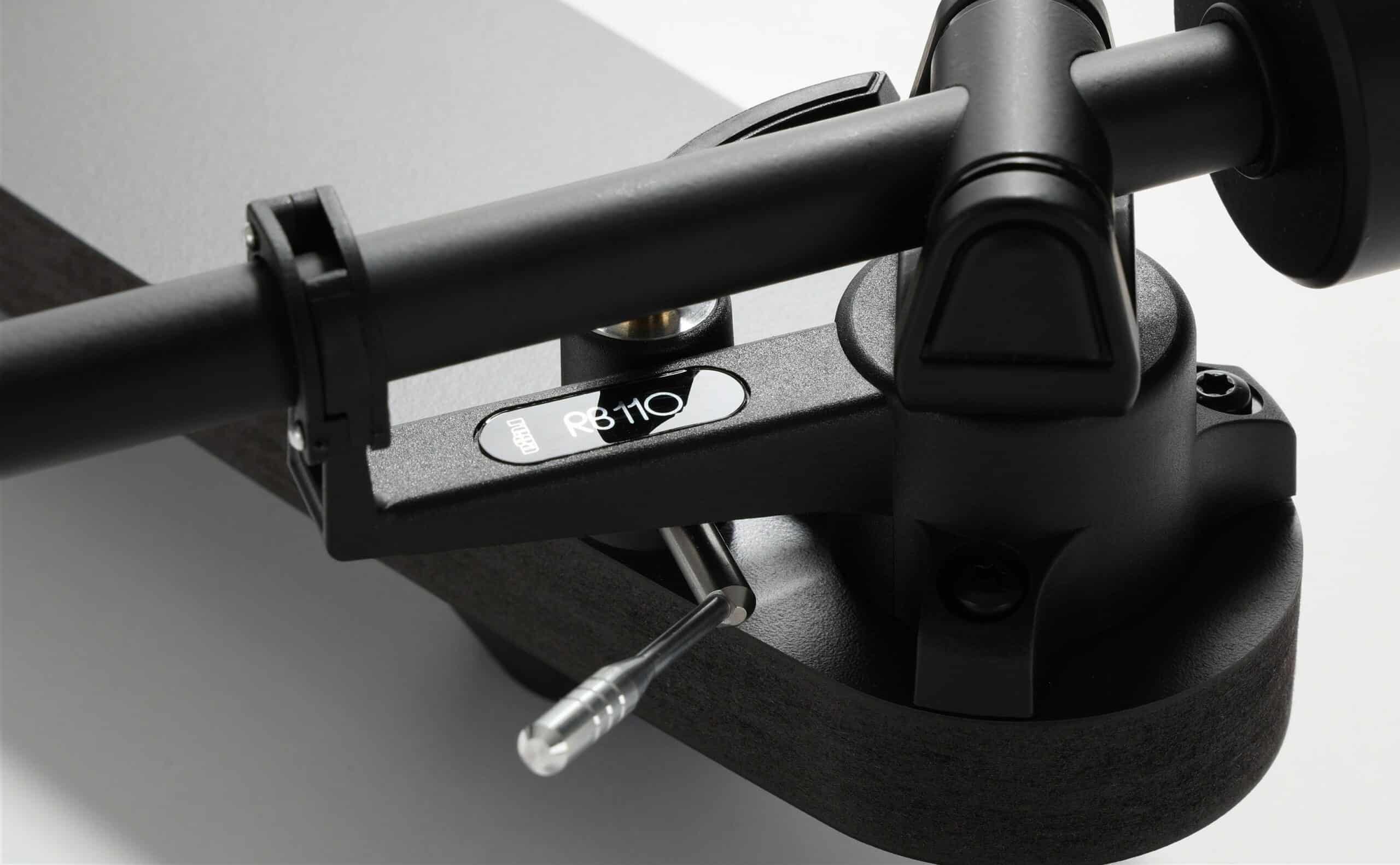 Rega Reply Plattenspieler mit RB110 Tonarm